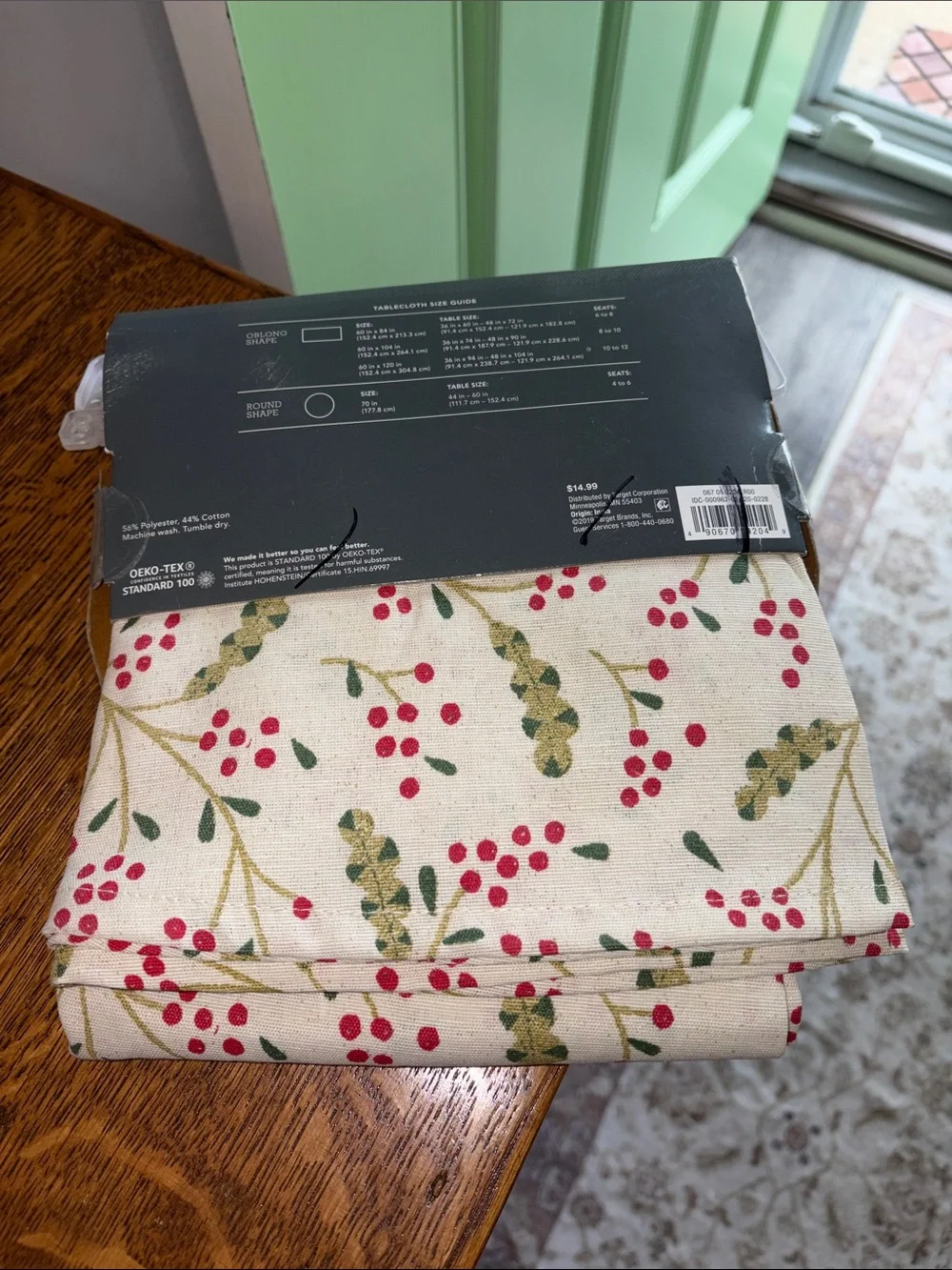 Round Table Cloth - Holly Pattern - Picture 4 of 5